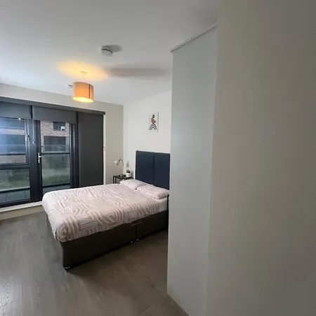 Cozy Private Near Airport Apartment